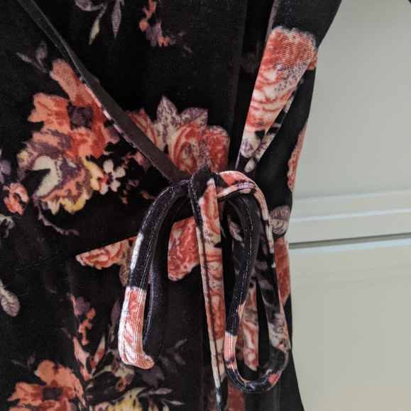 Velvet TOP - Picture 4 of 4